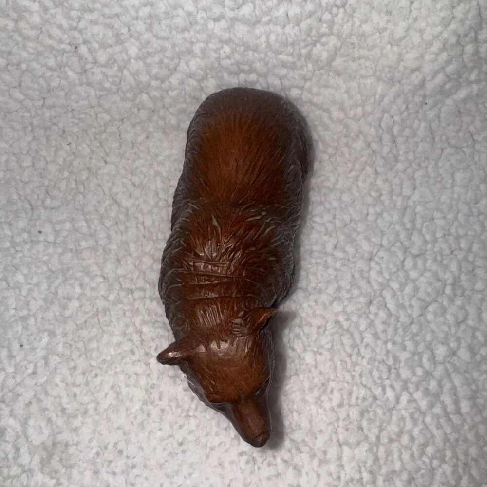 Vintage Red Mill Mfg Carved Brown Grizzly Bear Figurine Pecan Resin 1987
